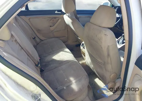 2008 Volkswagen Jetta S z USA, uszkodzony, nr VIN 3VWJM71K88M105375